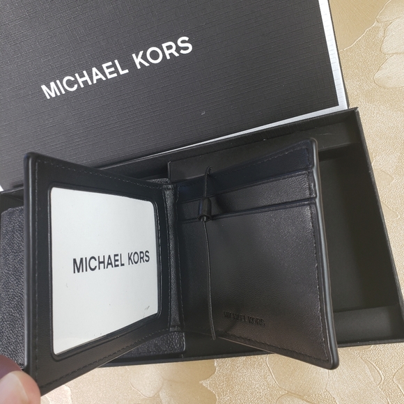 Michael kor men 3 in 1 wallet giffting box - Picture 4 of 10